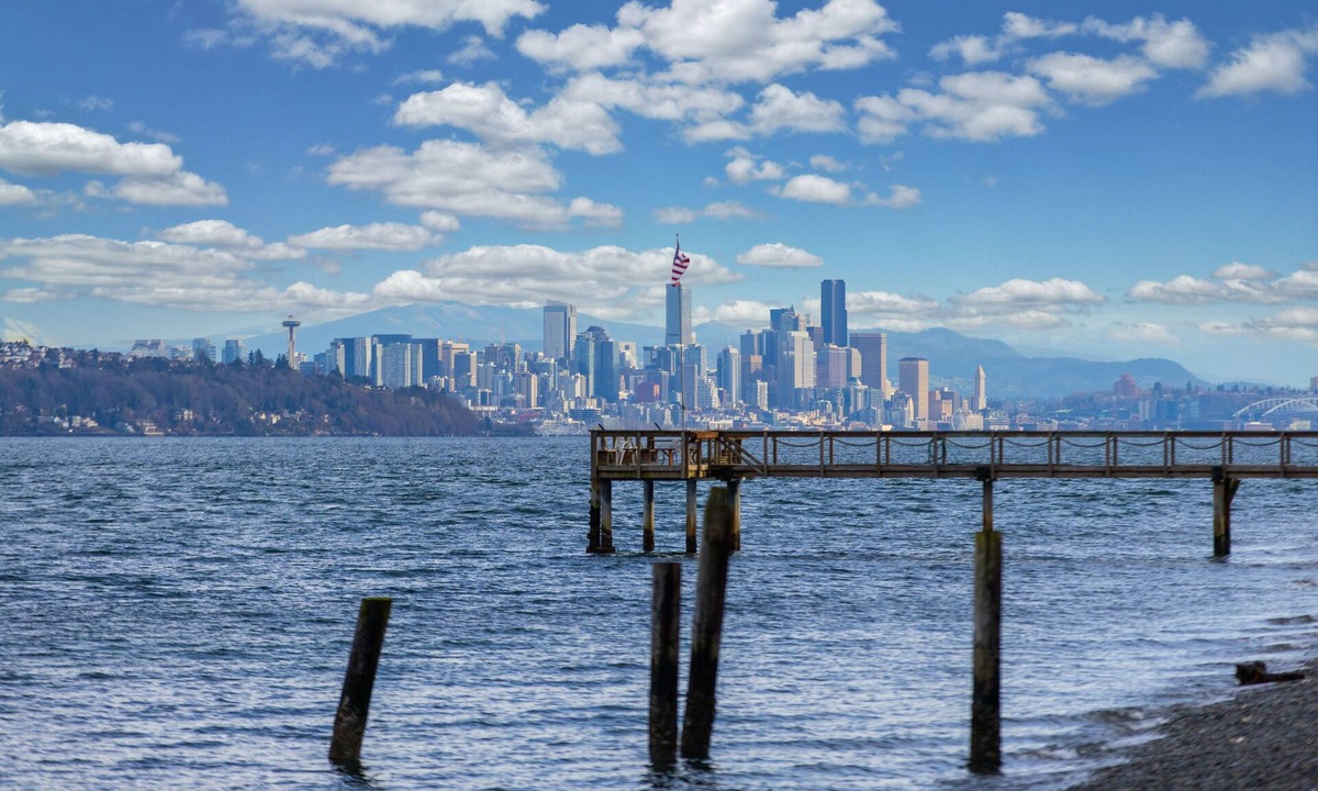 Rollingbay House | Bainbridge Beachfront: Seattle Skyline Views