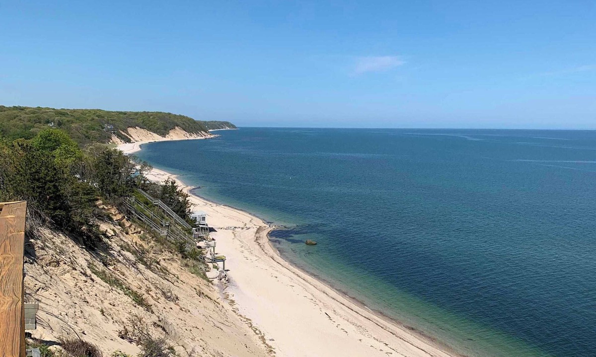 Baiting Hollow House | Baiting Hollow 2BR Blufftop Cottage | Sound Views, Screened Porch, Beach Access