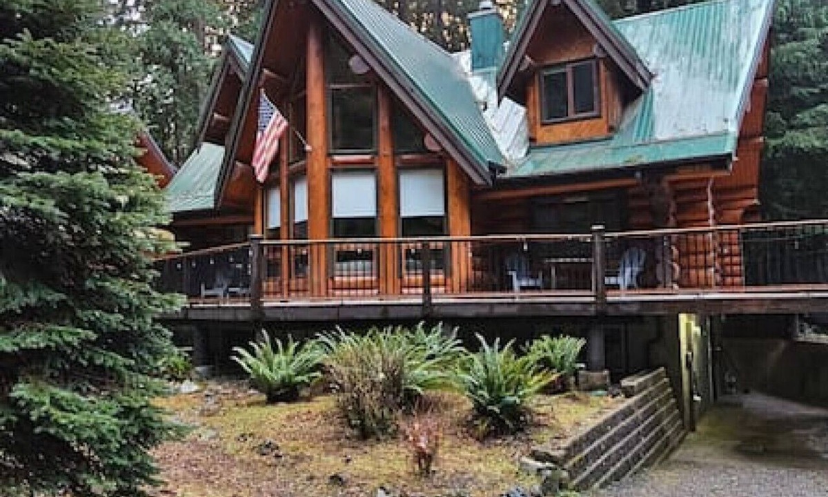 Glacier Cabin | Baker Bliss Chalet-Game Room, Hot Tub, EV Charger