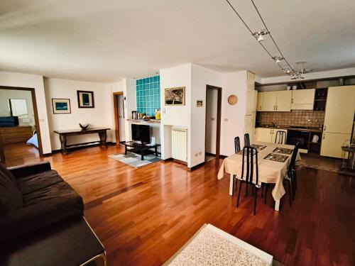 Trieste City Centre Apartment | Balcone