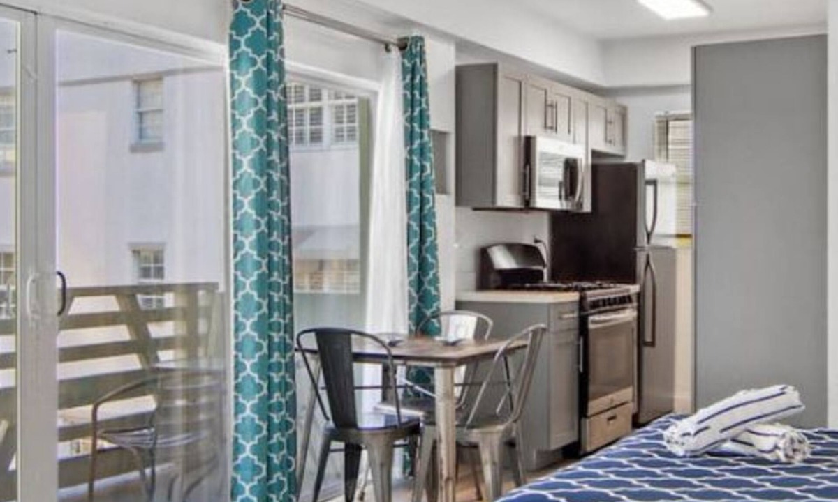 South Beach Condo | Balcony Beach View w/2 Queen beds, Ocean Dr Beach
