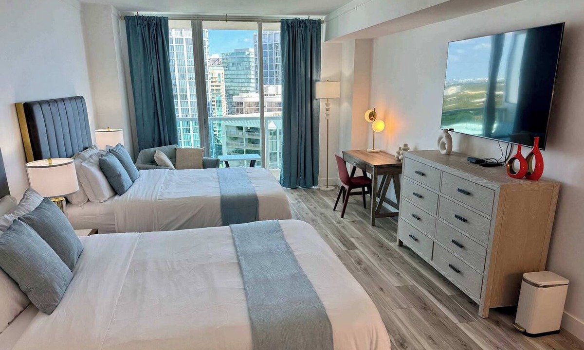 Coconut Grove Condo | Balcony Ocean Views | Pool, Gym, Wi-Fi & Parking
