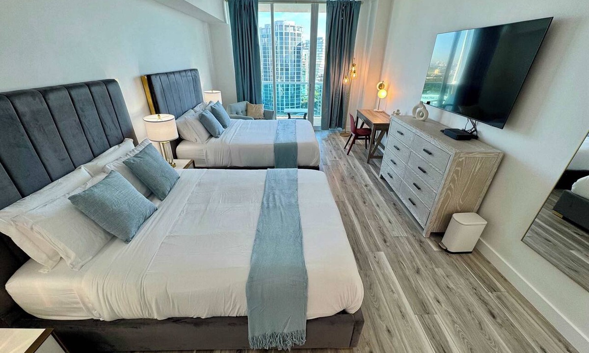 Coconut Grove Condo | Balcony Ocean Views | Pool, Gym, Wi-Fi & Parking