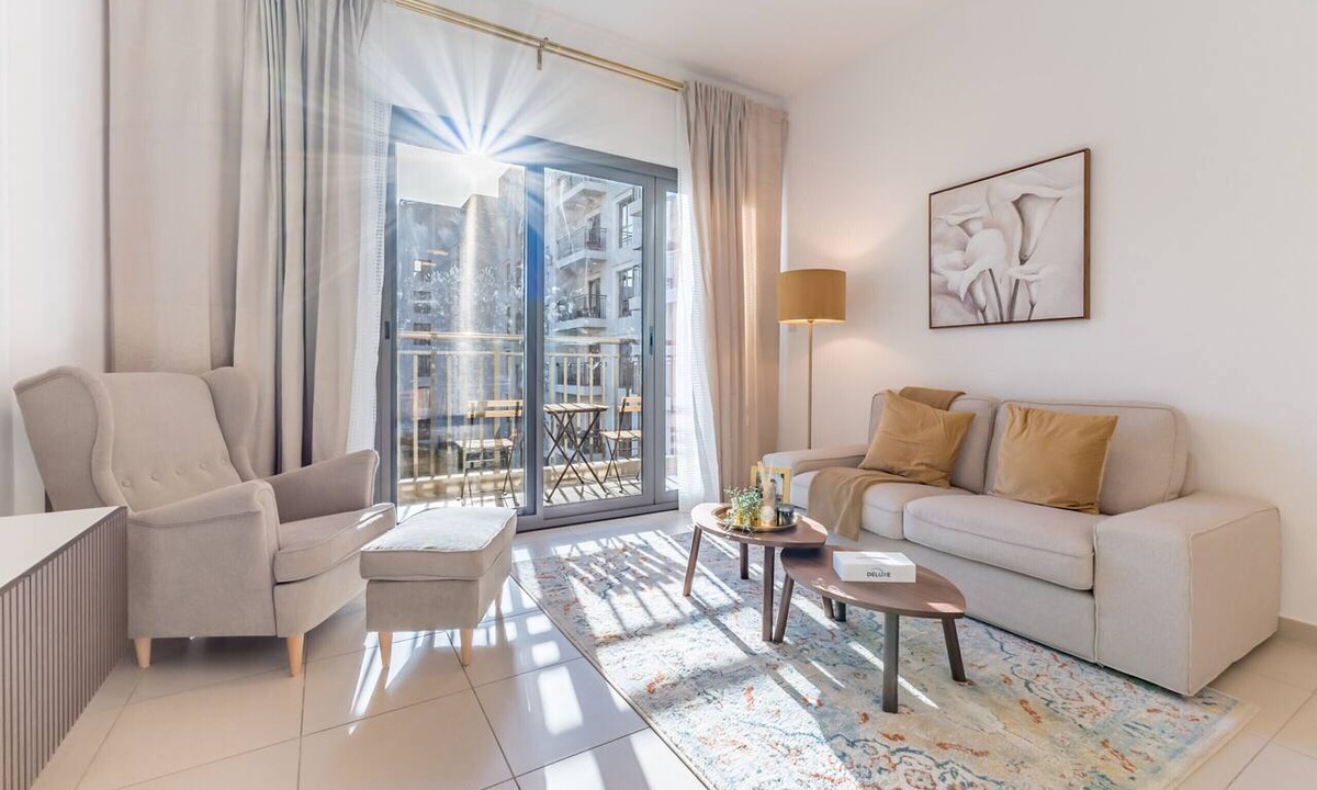 Dubai Apartment | Balcony Overlooking the Swimming Pool, Just Minutes from the Park