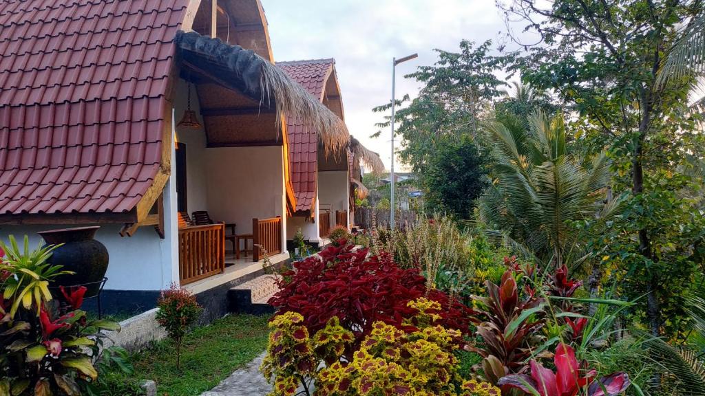 Tetebatu House | Bale Kembang Kuning
