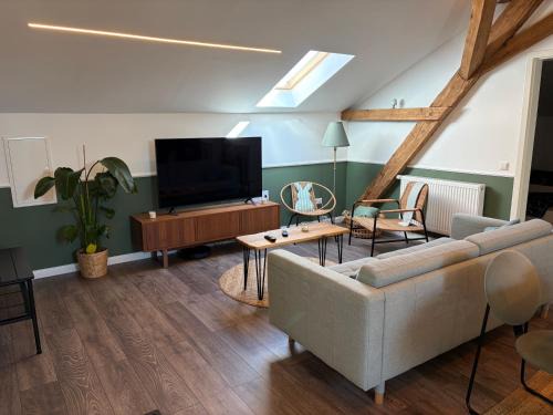 Huttenheim Apartment | Balkenstube