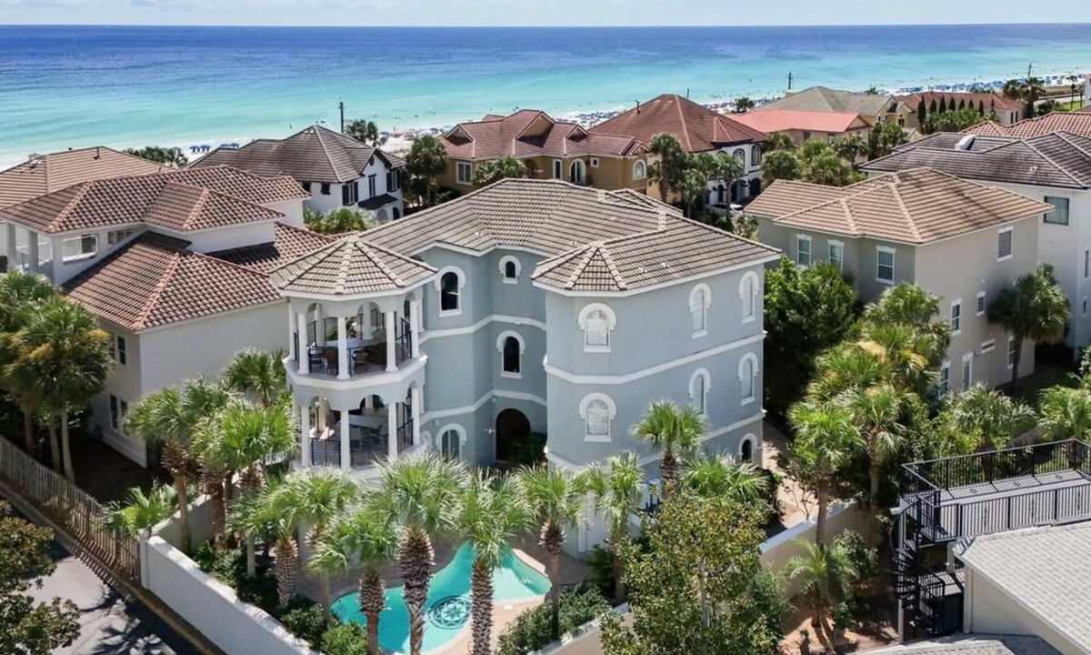 Avalon Beach Estates House | Ballamore Beach Haven | Private Beach, Elevator, Spa, Pool