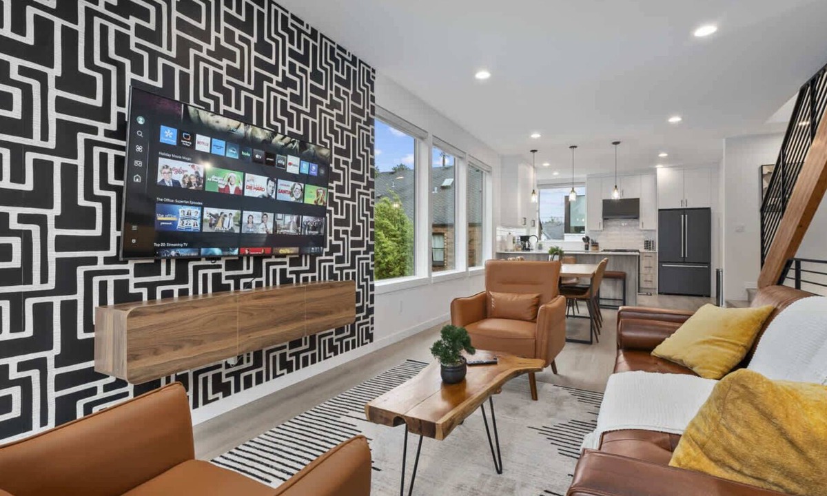 Whittier Heights Condo | Ballard Hangout - Arcade, Covered deck, Sleeps 10!