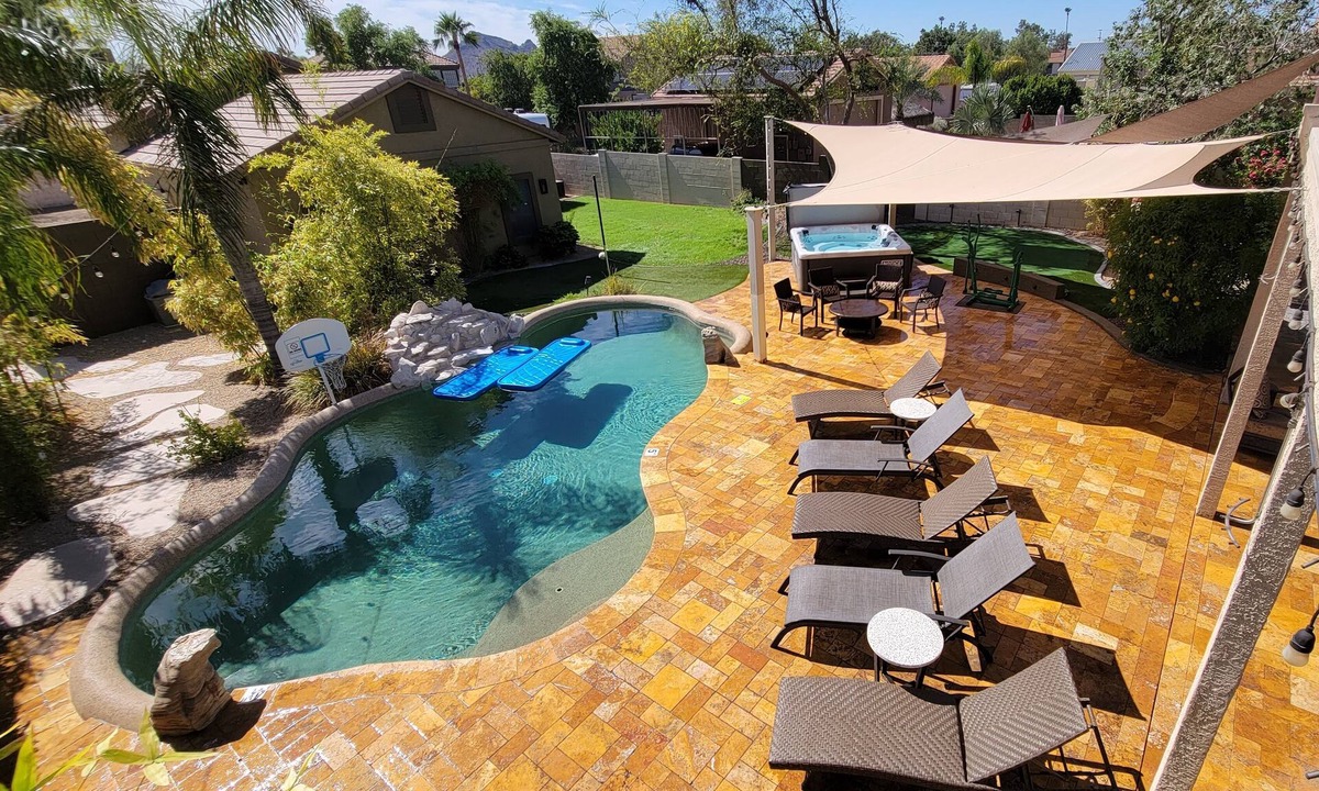 Deer Valley House | Bamboo garden w/ Firepits, MASSAGE CHAIR, SPA, HEPA clean air, Outside Heaters