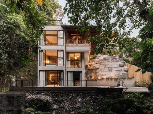 Petulu Villa | Bamboolina Villa - Jungle Retreat with River Access