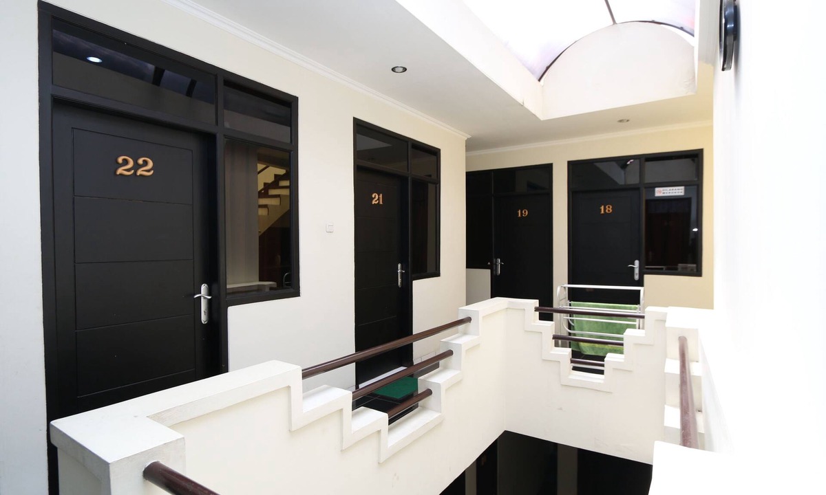 Bandung House | Bantal Guling Trans