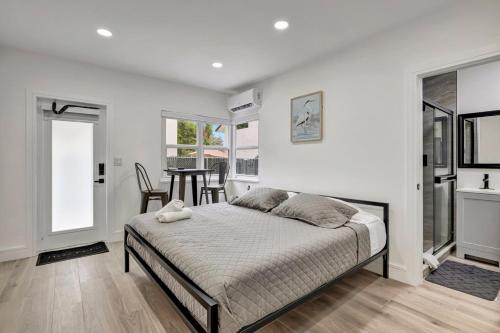 Central Beach Apartment | Banyan St Studio off Las Olas Steps to the Beach