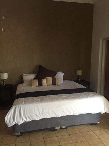 Tomburke Bed & Breakfast | Baobab Lane Lodge