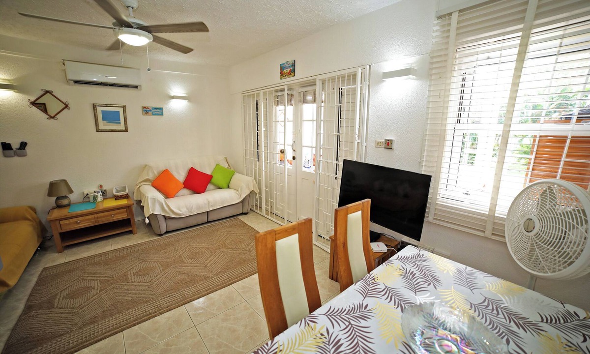 Sunset Crest Condo | Barbados Holetown SunsetCrest 1 Bed,1 Rec,AC,TV,Wi-FI,kitchen,Beach,Tennis,Pool