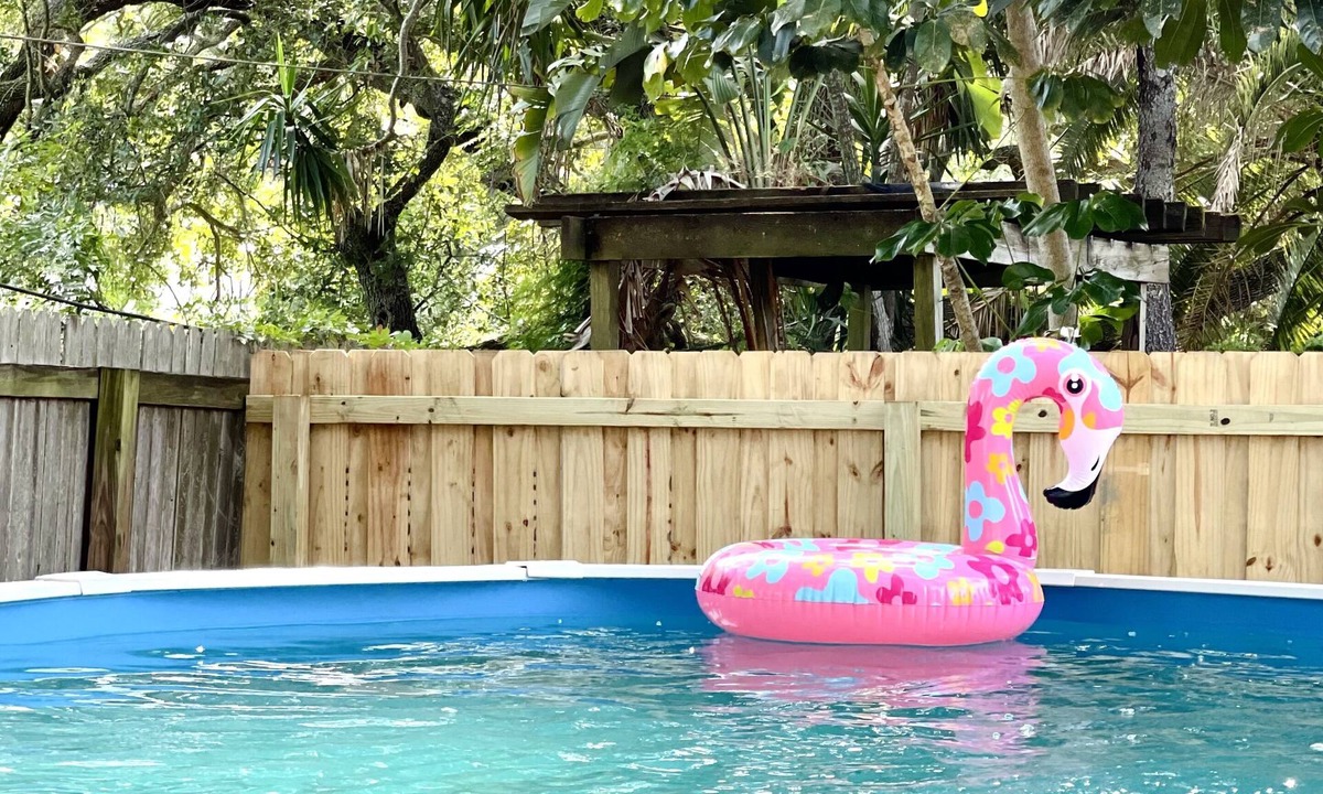 Safety Harbor House | Barbies pool house & mini golf beach getaway. Centerally located to all beaches.
