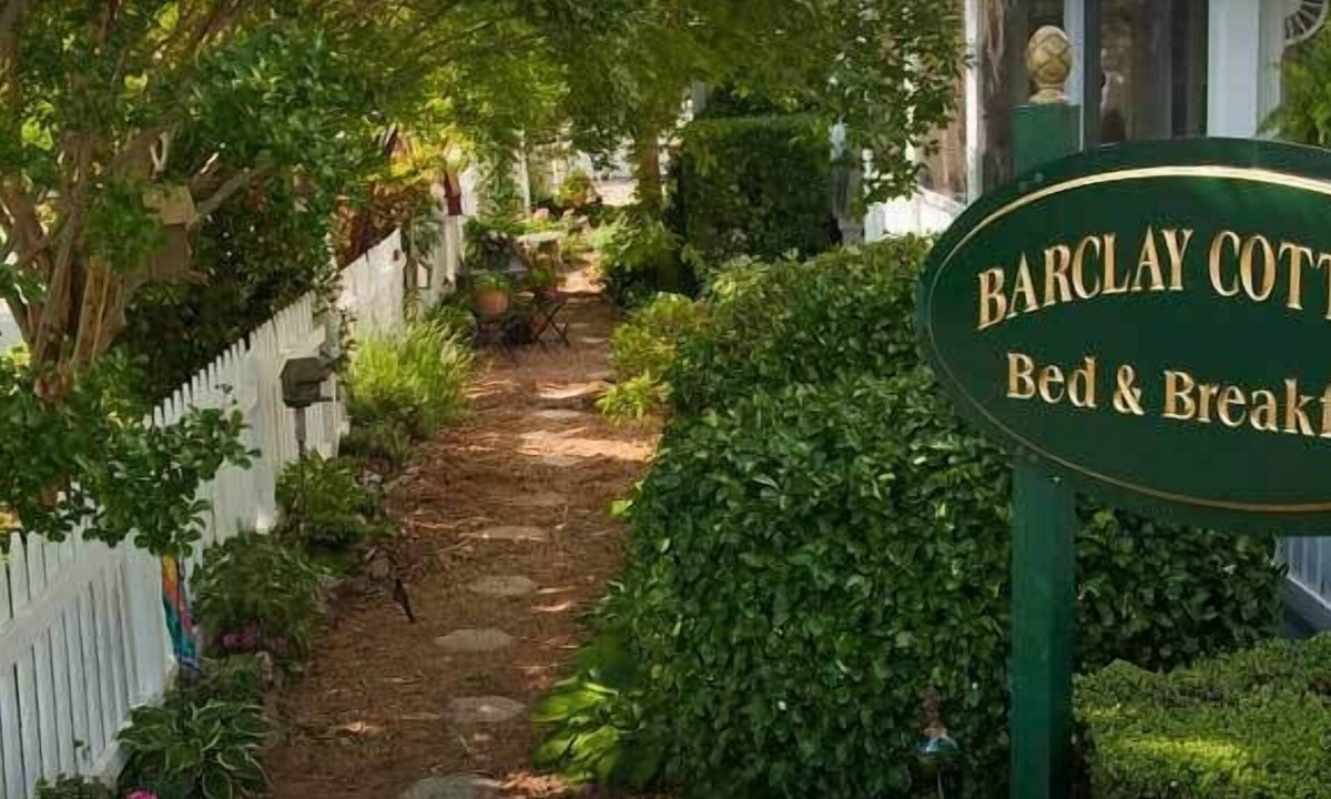 Northeast Virginia Beach Bed & Breakfast | Barclay Cottage