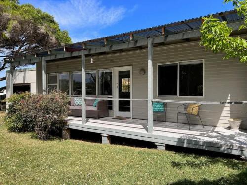 Tomakin House | Barefoot Bungalow managed by Batemans Bay Accom