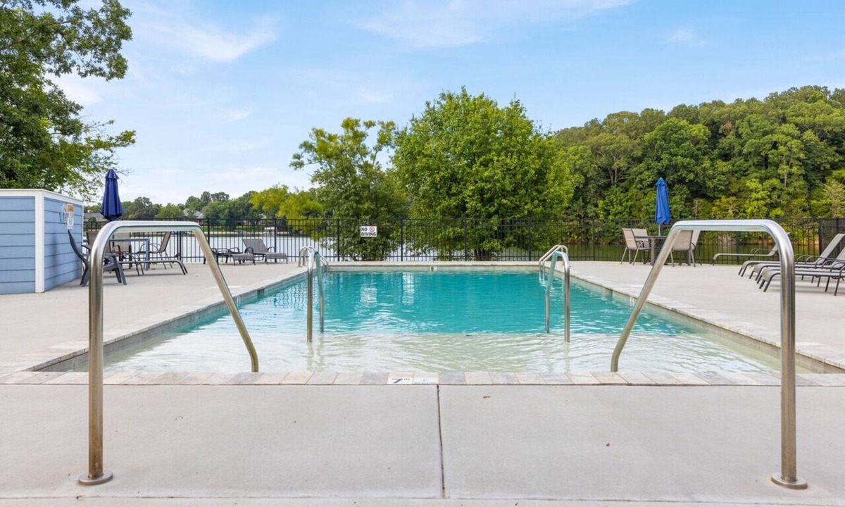 Winchester House | Barefoot Dreams Waterfront w/Flat Lot, Pool, Paddleboards