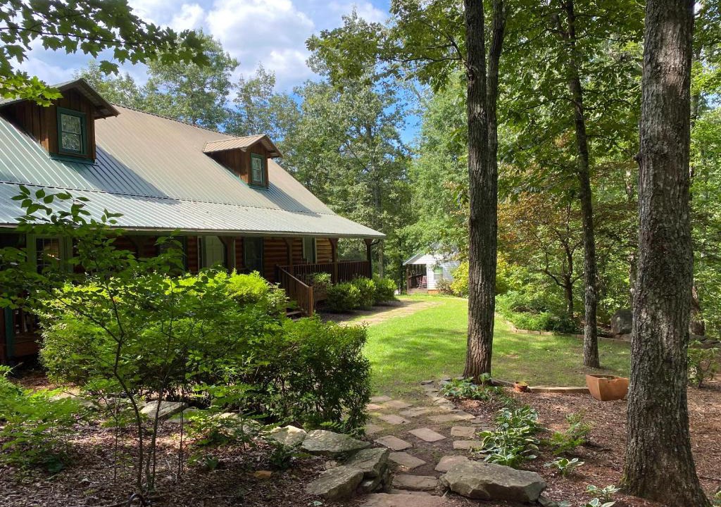 Dahlonega Hotel | Barefoot Hills