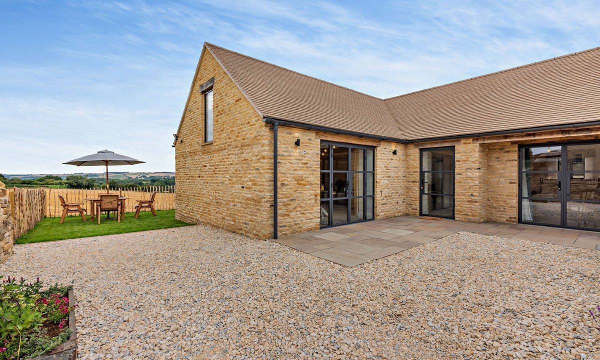 Chipping Norton Cottage | Barn conversion with spectacular views - Fox Cottage