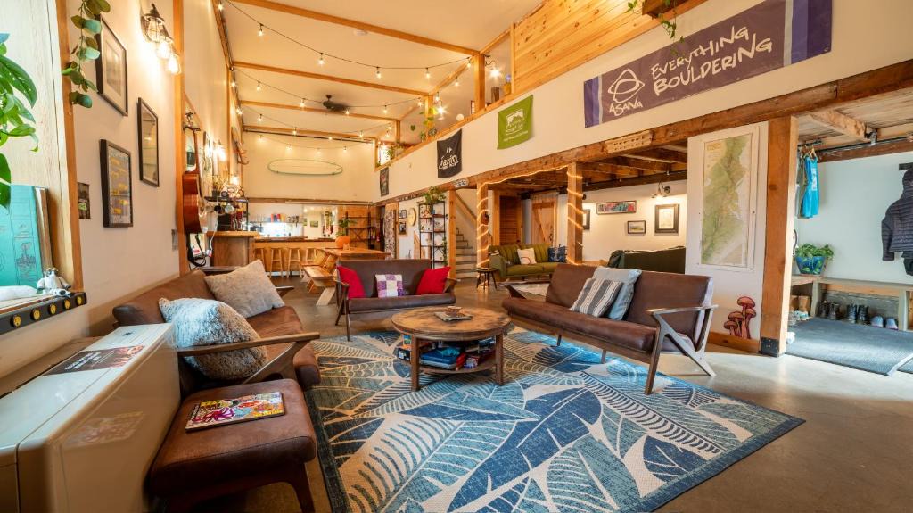 Rumney Hostel | Barn Door Hostel