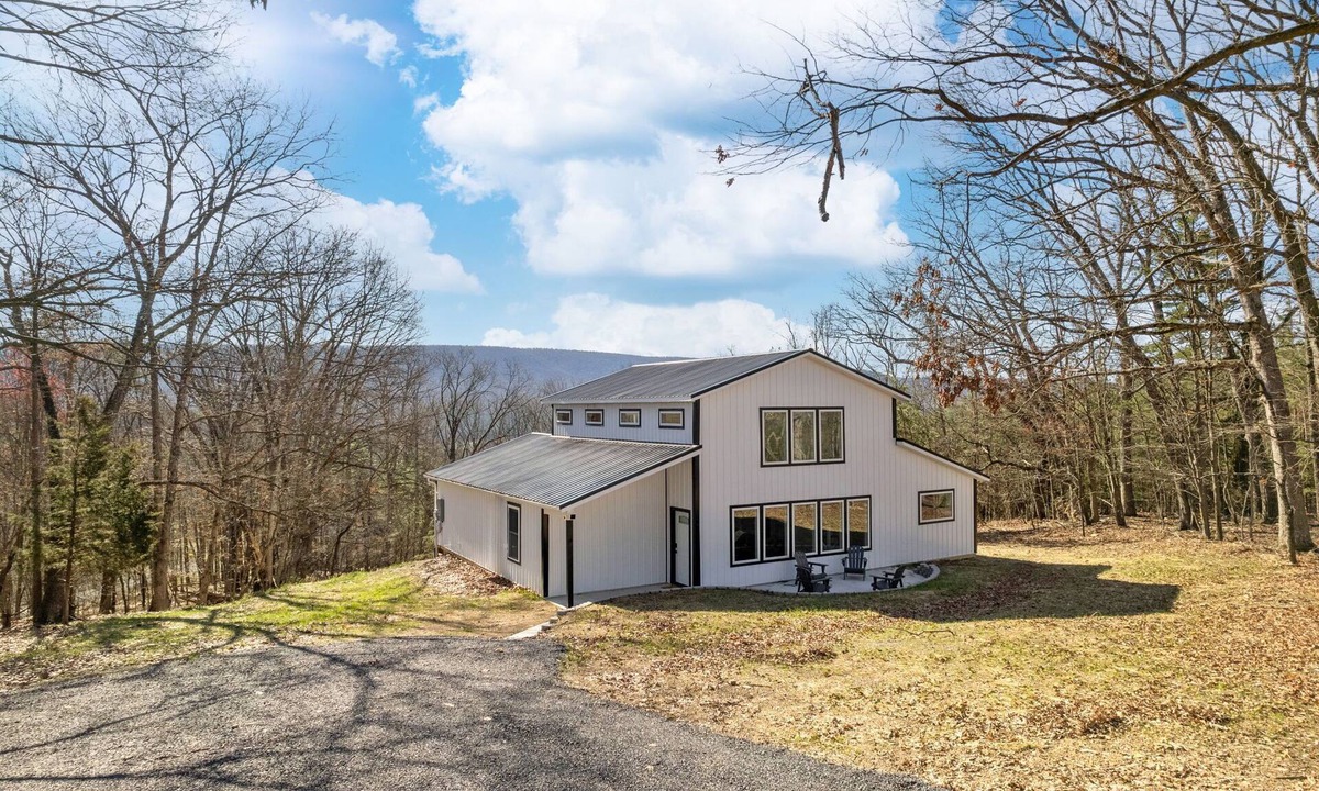 Berkeley Springs House | Barndominium w/Barrel Sauna, Mountain Views, King Bed & Fast WiFi