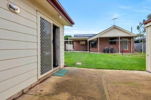 Elizabeth Downs House | Barossa Gateway - Elizabeth Family Brick House