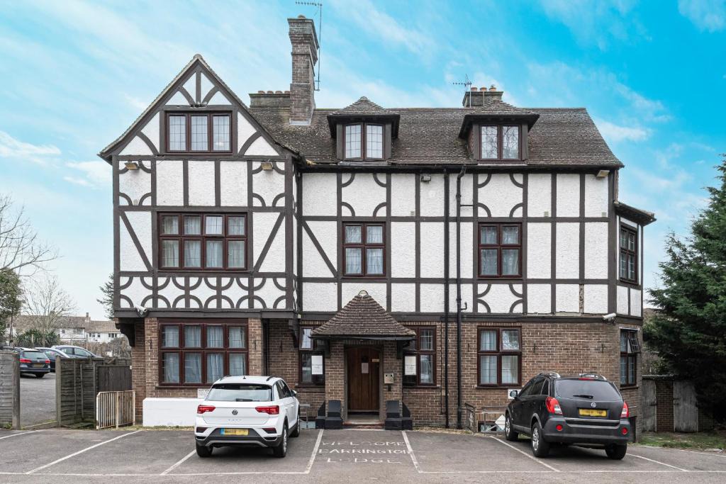 Crawley Hotel | Barrington Lodge