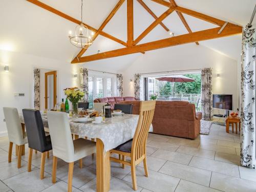 Wicken House | Barrow Barn