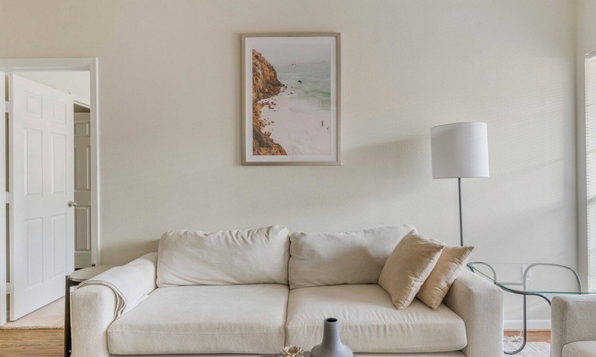 Southbelt/Ellington Apartment | Barsala l Charming 2BD Living Near Hobby Airport & Malls