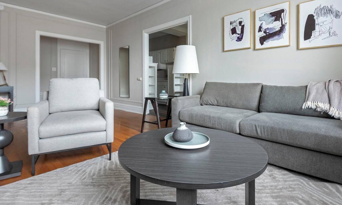 DeBaliviere Place Apartment | Barsala l Chic 2BD Retreat Near Forest Park, Located in the Central West End