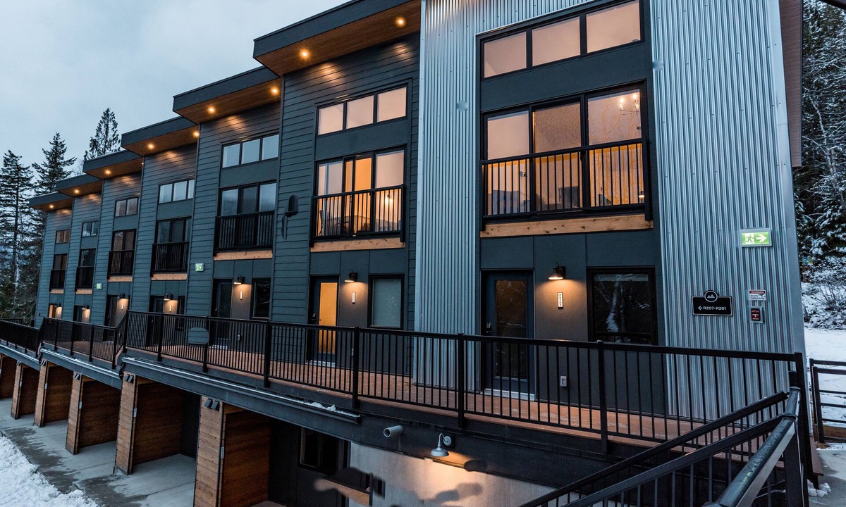 Revelstoke House | Basecamp Resorts Revelstoke I Micro-Suite