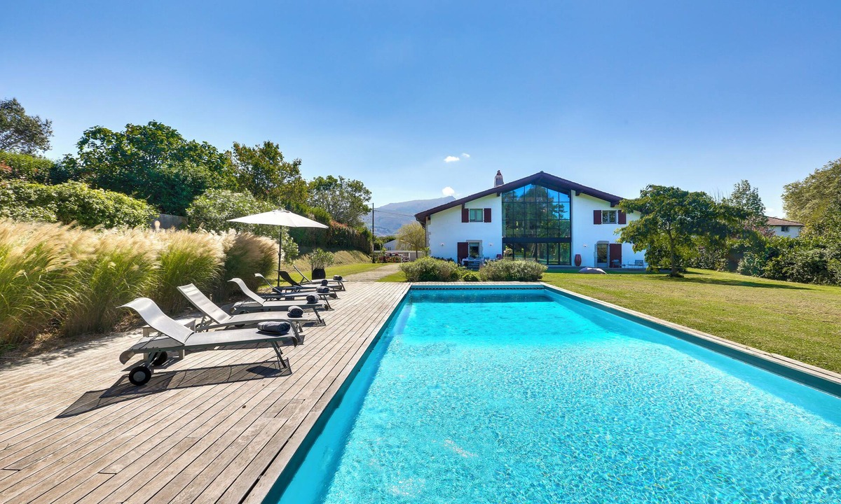Ascain House | BASERRI -Completely renovated Basque farmhouse.