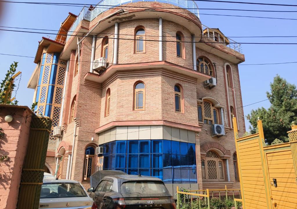Srinagar House | Bashaw Residency Top Rated In Srinagar Only 6 Kms from Srinagar International Airport And Only 5 Kms From Srinagar Railway Station