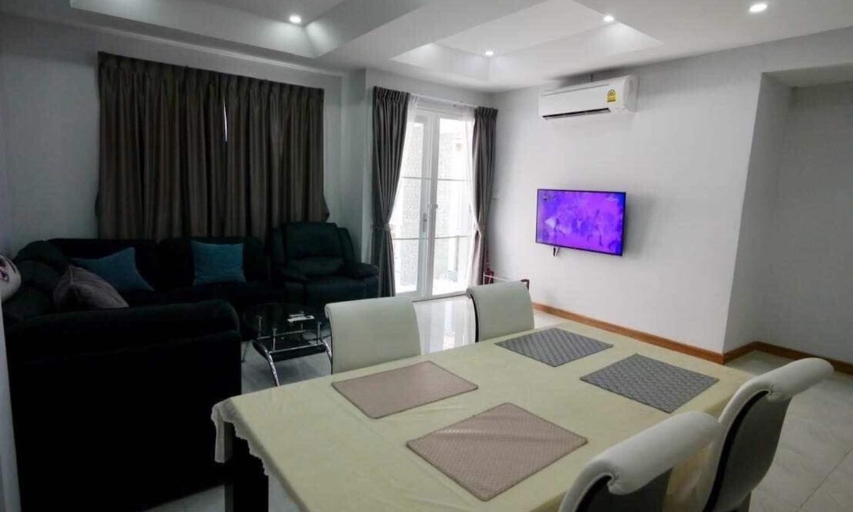 Sri Phum House | Basic Line Home in Chiang mai in the old Town, 4 Bed Rooms, 5 Bath Rooms, Kichen