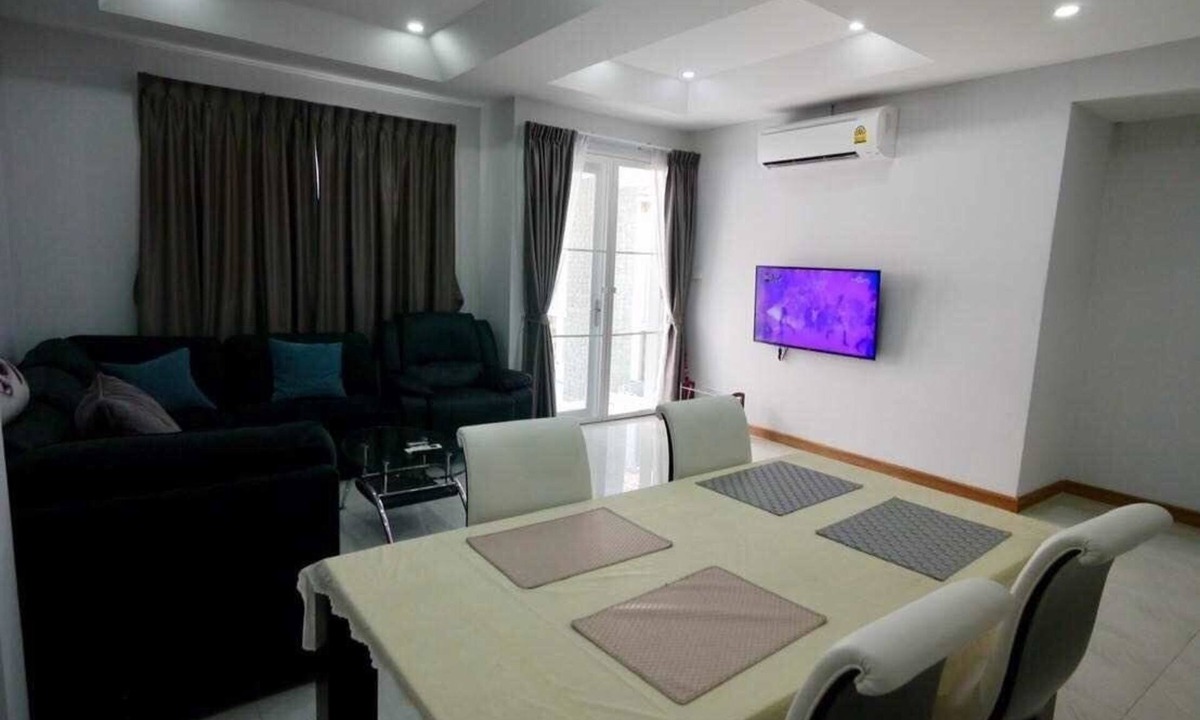 Sri Phum House | Basic Line Home in Chiang mai in the old Town, 4 Bed Rooms, 5 Bath Rooms, Kichen