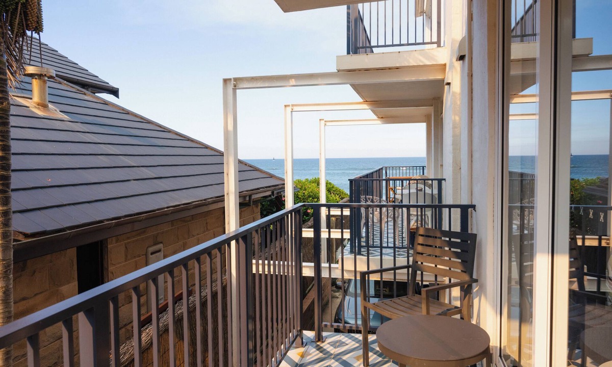 Mona Vale Apartment | Basin Beachfront - Steps to the Sand! Secure Beachfront Apartment with Parking