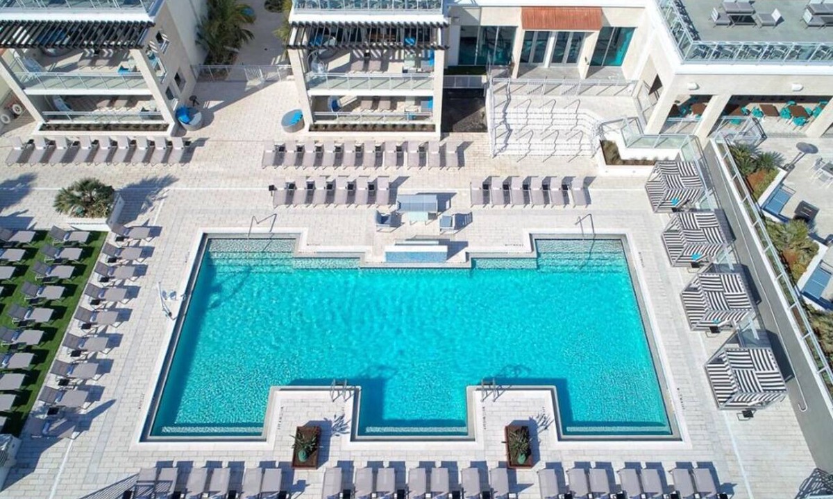 East Daytona Hotel | Bask in Modern Style Comfort! 2 City View Units, Beachfront Property w/Pool