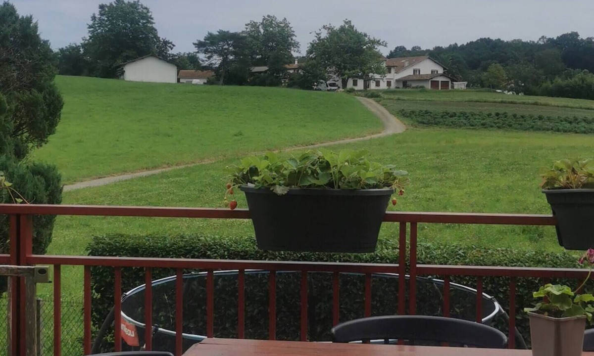 Saint-Pierre-d'Irube Apartment | Basque house Near Bayonne, Anglet, Biarritz