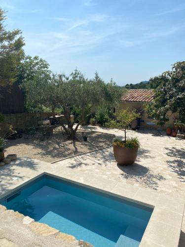 Crillon-le-Brave Villa | Bastidon, Petite bastide pour 2 avec bassin et jardin privé
