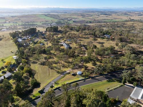 Mount Panorama Hotel | Bathurst Goldfields Resort - Conrod Straight, Mount Panorama