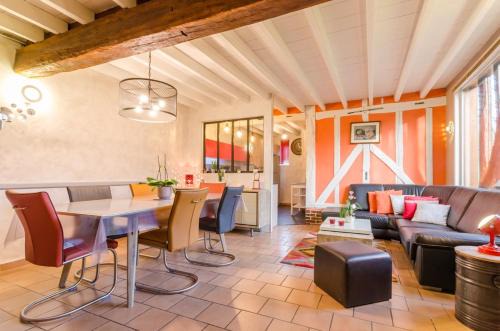 Laubressel House | baticelher