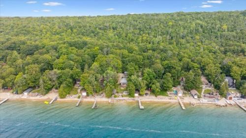 Colpoys Bay House | Bay And Birch Waterfront Dock