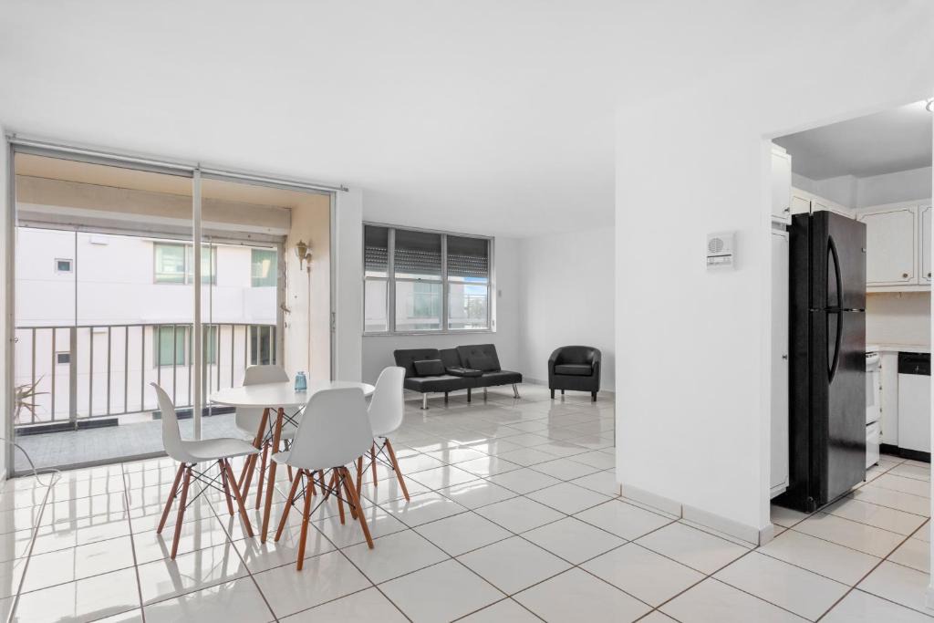 Bay Harbor Islands Apartment | Bay Harbor Sunset Apt 4B