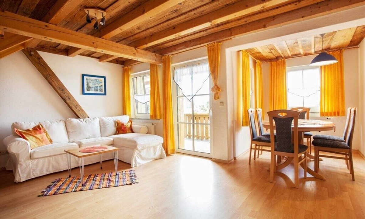 Waldmuenchen Apartment | Bay window apartment (80 sqm) on the upper floor with south-facing balcony and infrared sauna