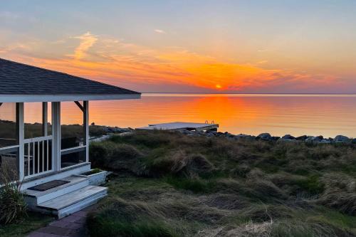 Madison House | Bayfront Gem w/Amazing Water Views + Pond!
