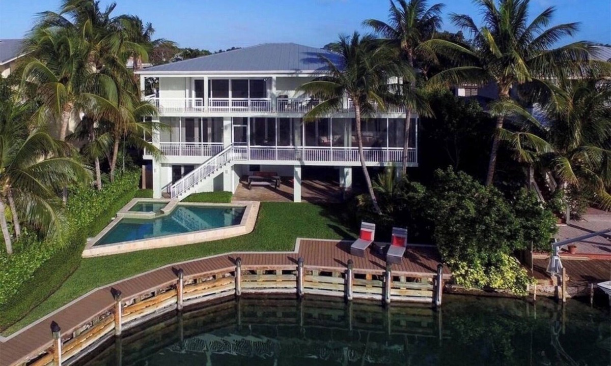 Tavernier House | Bayfront Serenity. 4 En-Suite Bedrooms. 1/2 bath. Elevator. Pool. Private Dock
