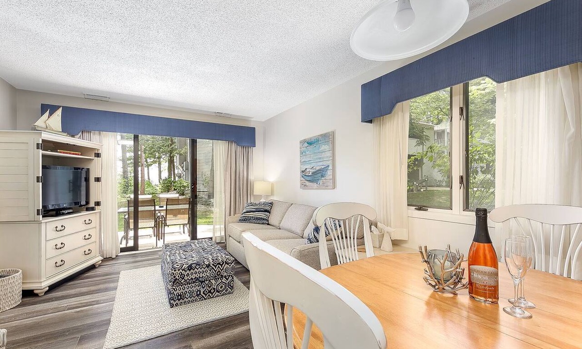 Acme Condo | 🏖️ Bayfront Shores Condo | Private Beach Sunset Views ➠ 5682