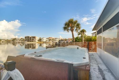 St. Petersburg House | Bayfront St Petersburg Home w/Hot Tub & Dock!