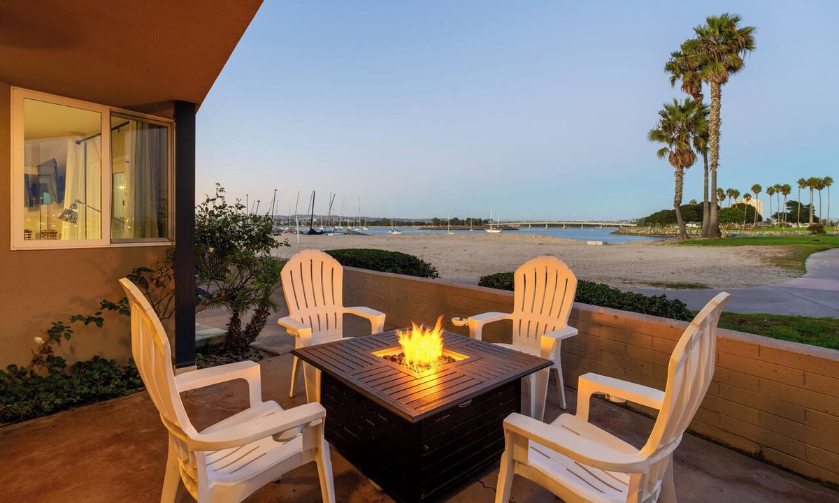 South Mission Beach Condo | Bayfront w/Large Private Patio | AC | Pet Friendly